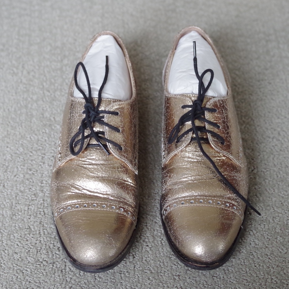 Cracked Gold Oxfords in Women’s 8